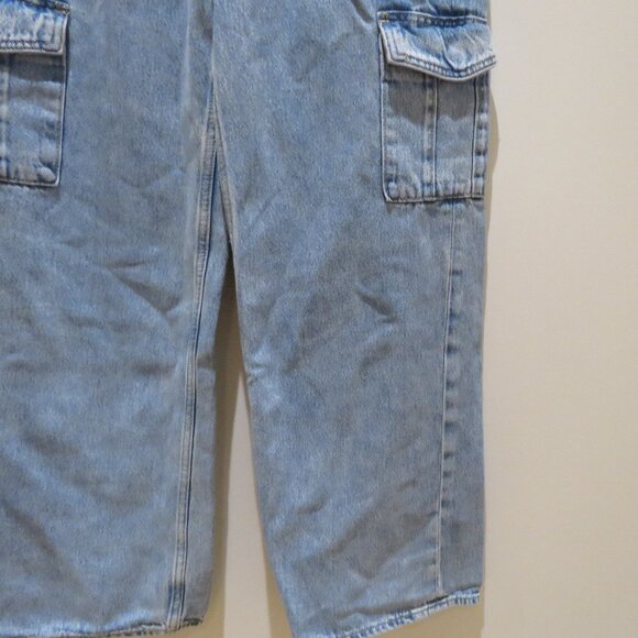 OLD NAVY Extra High Rise Sky-Hi Wide Leg Secret Smooth Cargo Pocket Jeans Light - Picture 7 of 12